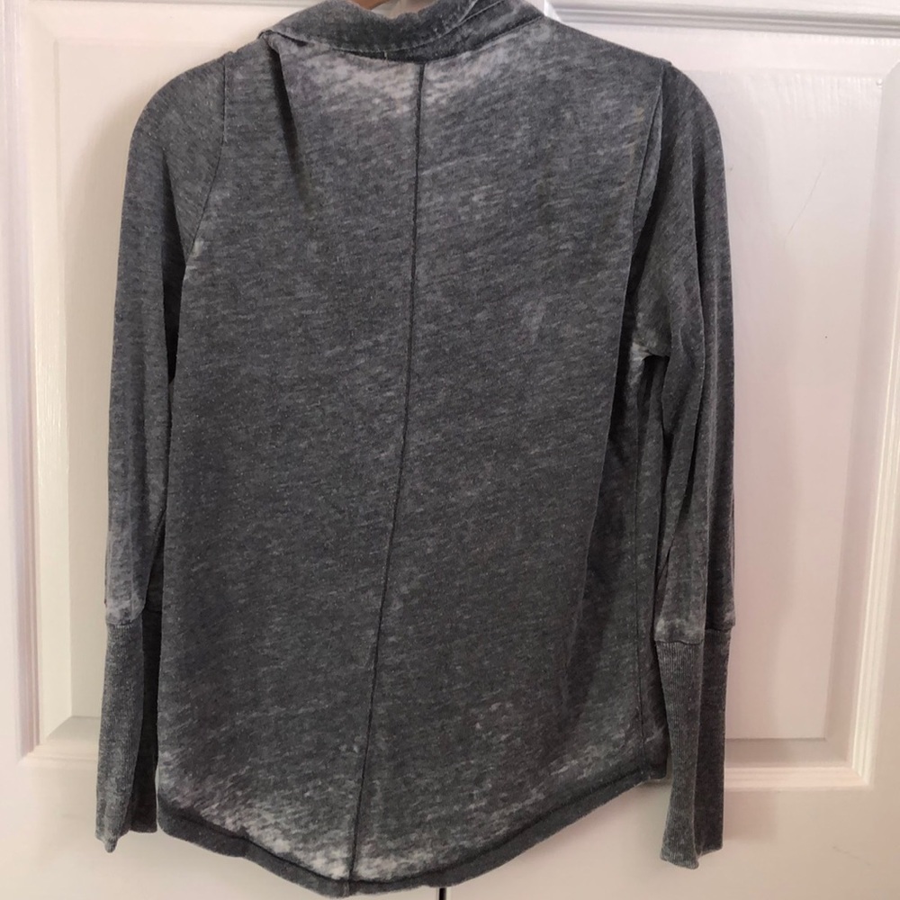 Cute top! - Picture 4 of 4